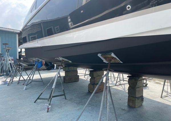 Regal 4080 Flybridge Sedan image