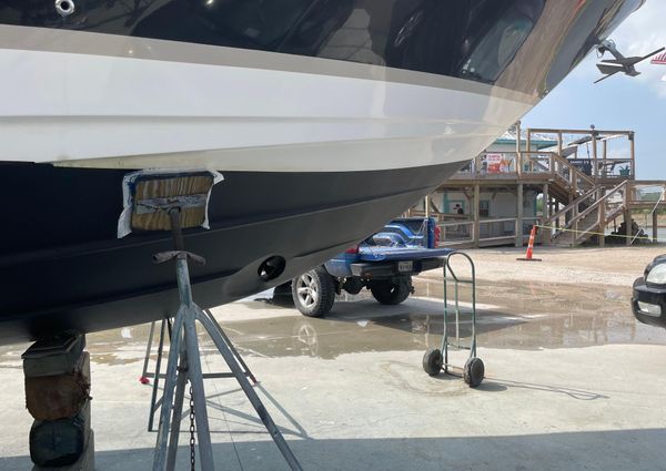 Regal 4080 Flybridge Sedan image