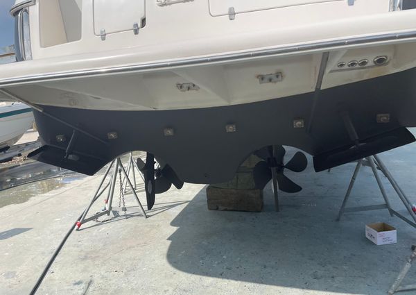 Regal 4080 Flybridge Sedan image