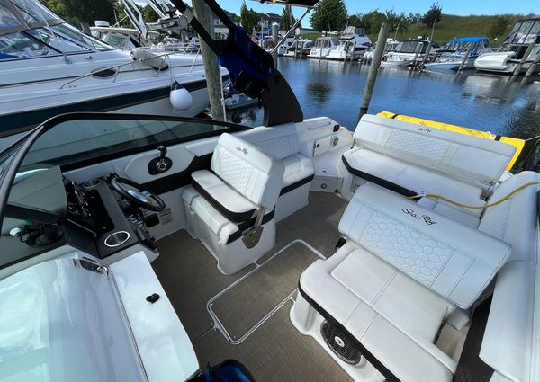 Sea Ray SDX 250 image