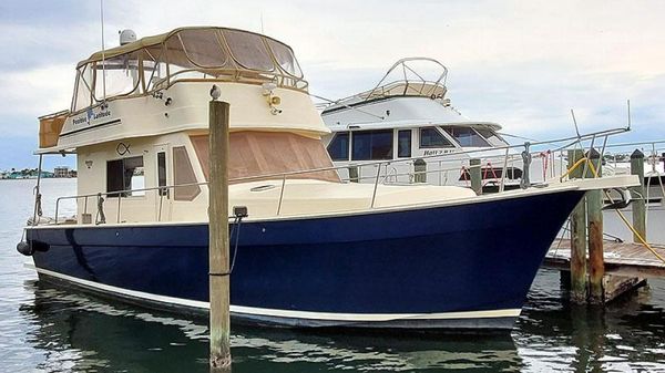 Mainship 43 SEDAN