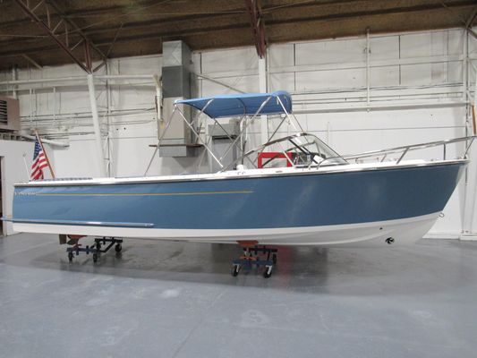 Vanquish 24 Runabout - main image