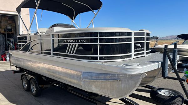 Bennington 22LSR 
