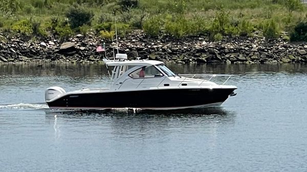 Pursuit OS 325 Offshore