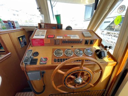 Mainship 430 Aft Cabin 3SR Trawler image