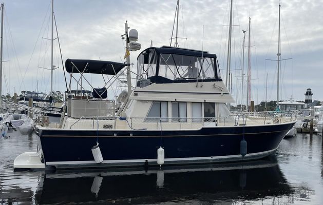 Mainship 430 Aft Cabin 3SR Trawler - main image