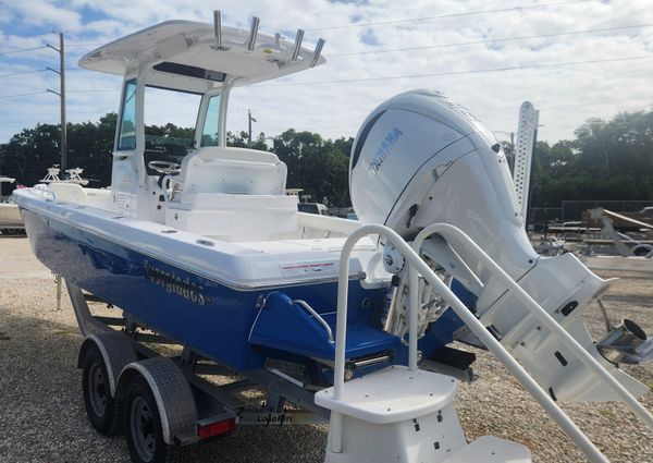 Everglades 253-CENTER-CONSOLE image