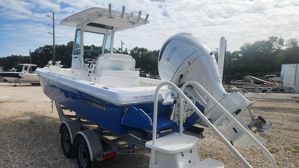 Everglades 253-CENTER-CONSOLE image