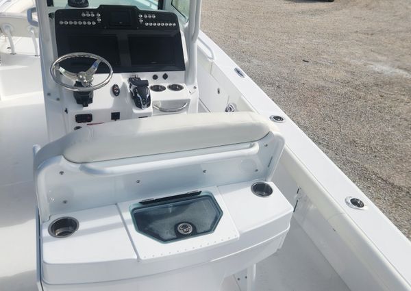 Everglades 253-CENTER-CONSOLE image