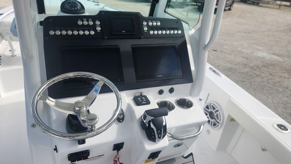 Everglades 253-CENTER-CONSOLE image