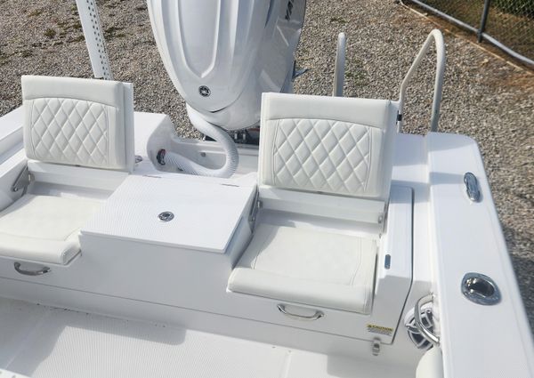 Everglades 253-CENTER-CONSOLE image