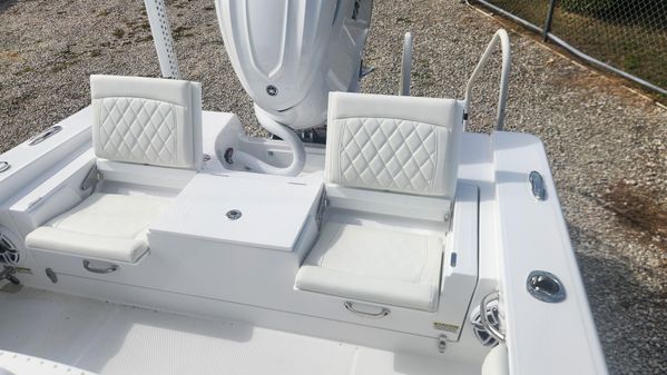 Everglades 253-CENTER-CONSOLE image