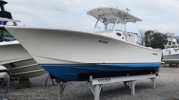 Regulator 28 Center Console