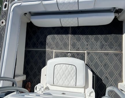Fountain 31 Center Console image