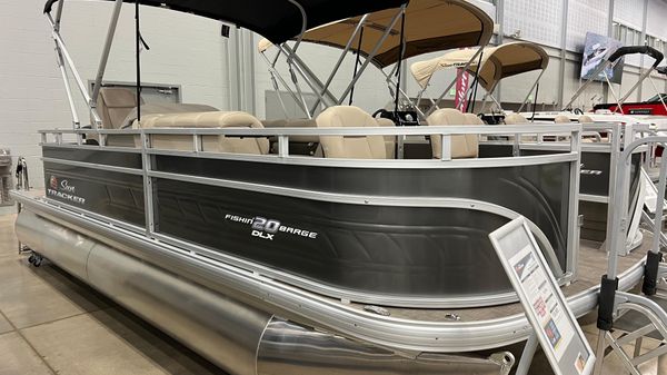 Sun Tracker Fishin' Barge 20 DLX