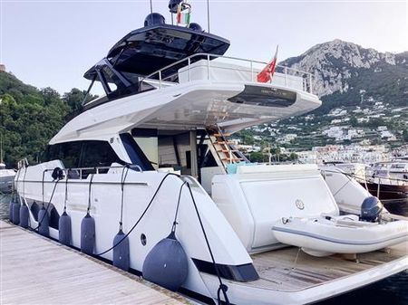 Ferretti Yachts 720 image