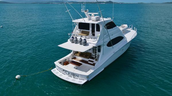 Hatteras Enclosed Bridge image