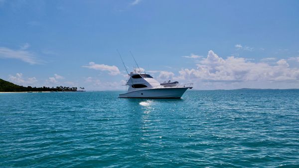 Hatteras Enclosed Bridge image