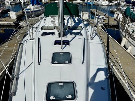 Beneteau 393 image