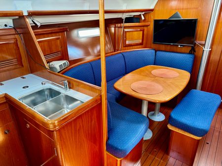 Beneteau 393 image