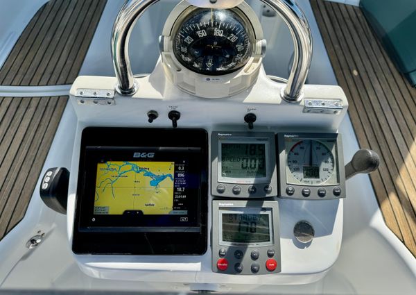 Beneteau 393 image