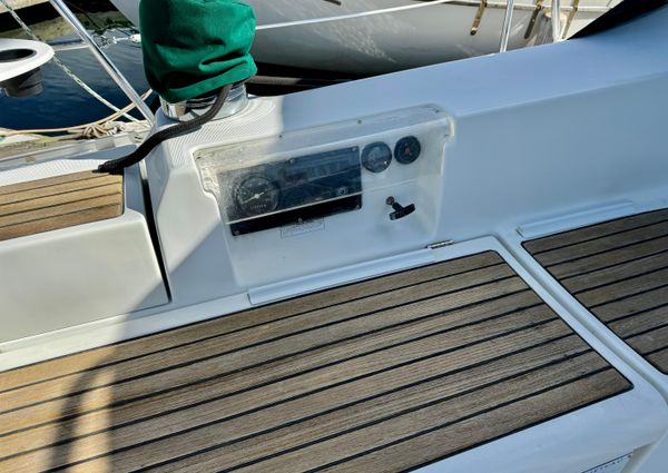 Beneteau 393 image