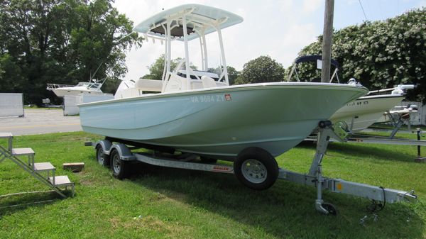 Boston Whaler 210 Montauk 