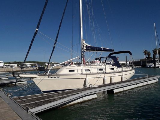 Island Packet 320 - main image