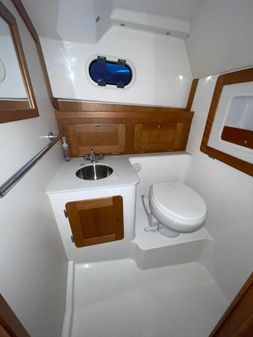 Hunt Yachts Surfhunter 32 image