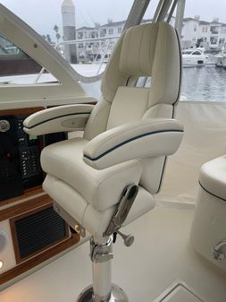 Hunt Yachts Surfhunter 32 image