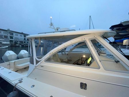 Hunt Yachts Surfhunter 32 image