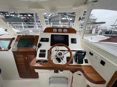 Hunt Yachts Surfhunter 32 image