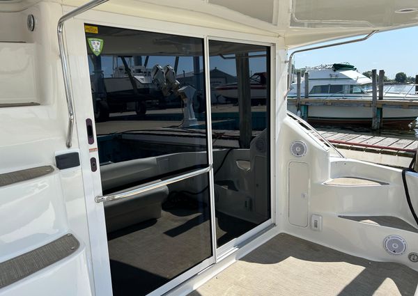 Sea Ray 400 Sedan Bridge image