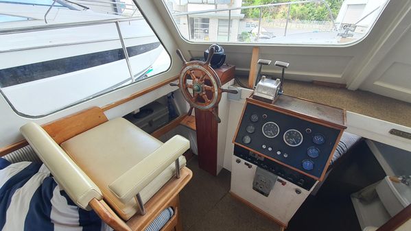 Custom 39-KAURI-BRIDGEDECKER image