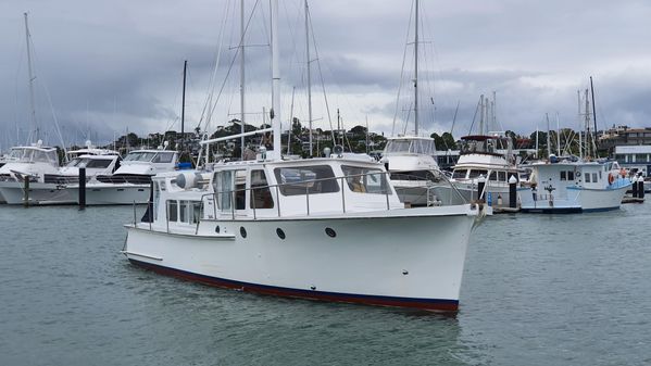 Custom 39-KAURI-BRIDGEDECKER image