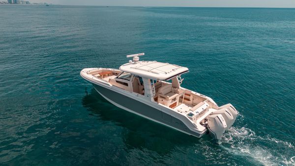 Boston Whaler 350 Realm 