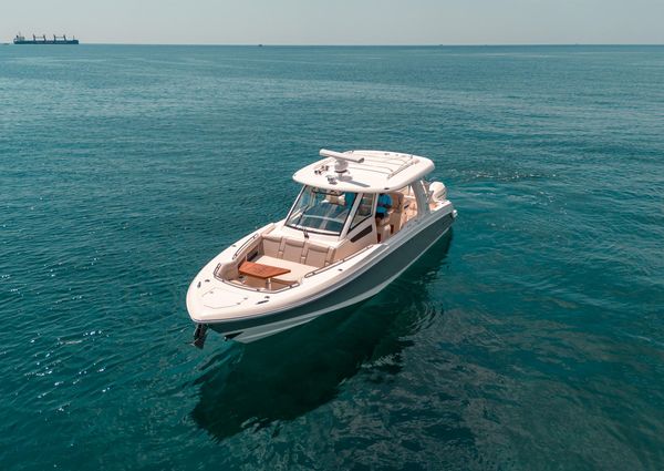 Boston Whaler 350 Realm image