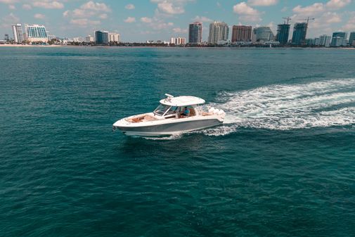 Boston Whaler 350 Realm image