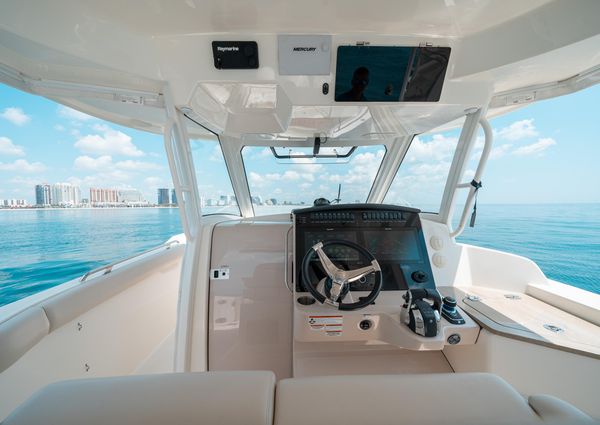 Boston Whaler 350 Realm image