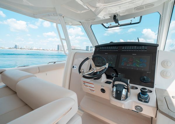 Boston Whaler 350 Realm image