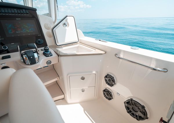 Boston Whaler 350 Realm image