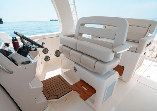 Boston Whaler 350 Realm image