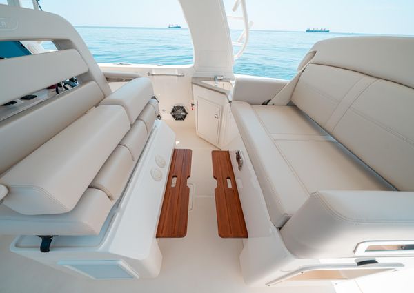 Boston Whaler 350 Realm image