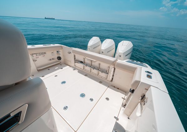 Boston Whaler 350 Realm image