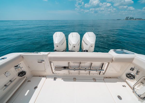 Boston Whaler 350 Realm image