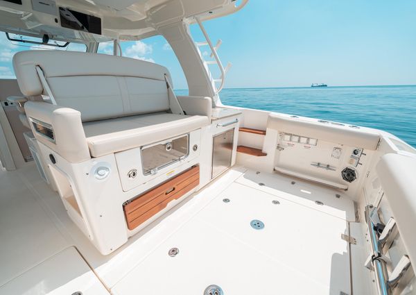 Boston Whaler 350 Realm image