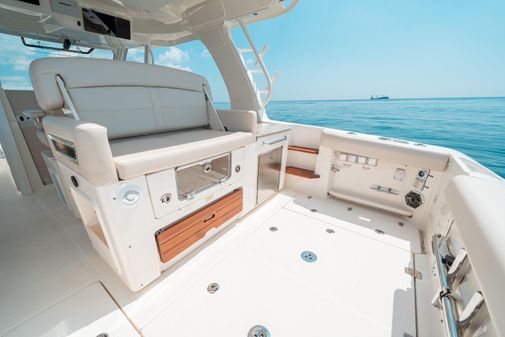 Boston Whaler 350 Realm image