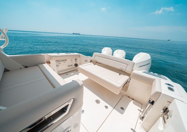 Boston Whaler 350 Realm image