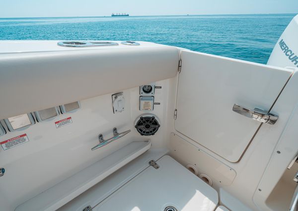 Boston Whaler 350 Realm image