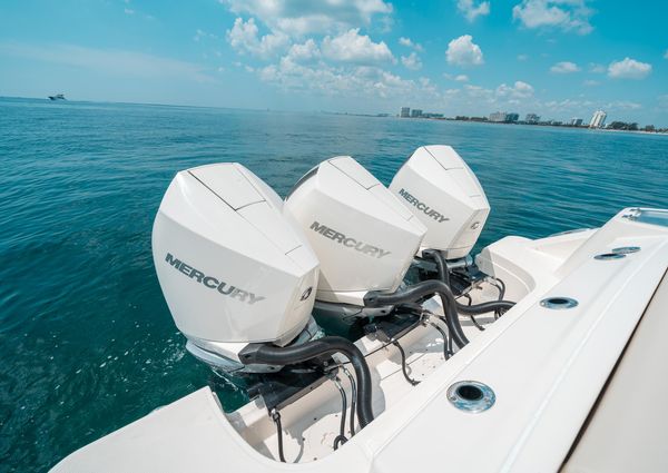 Boston Whaler 350 Realm image